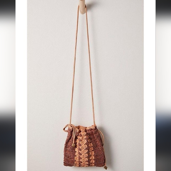 NEW Free People heatwave crossbody woven raffia mini bag in Tan Lines - Picture 3 of 12